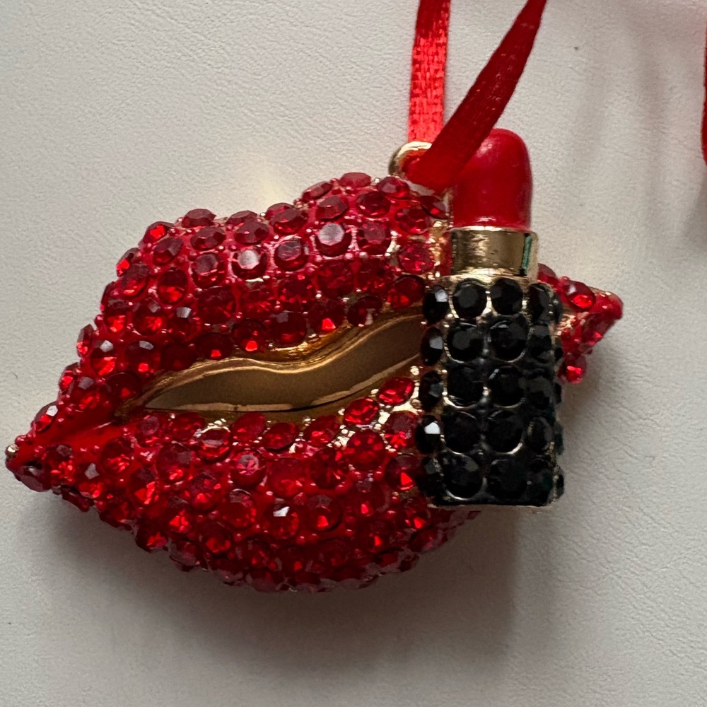 Red Crystal Lip Ornament/pendant  with Lipstick